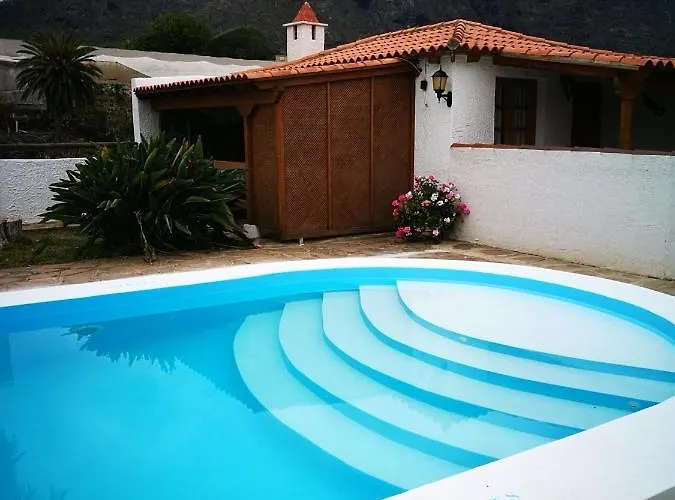 Charming House In With Shared Pool 度假居