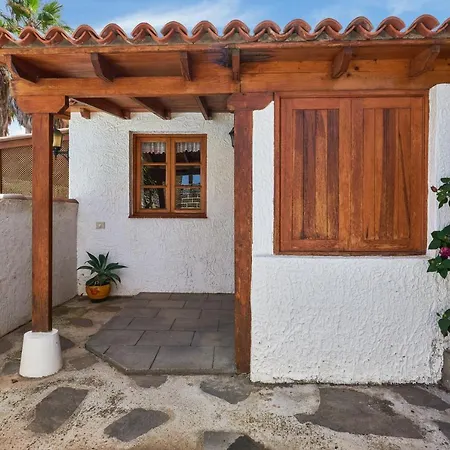 Charming House In With Shared Pool * Buenavista del Norte