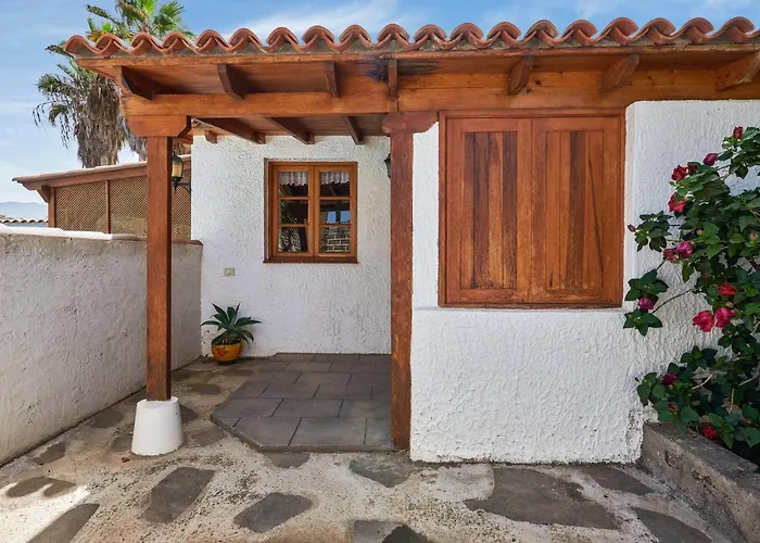 Charming House In With Shared Pool * Buenavista del Norte